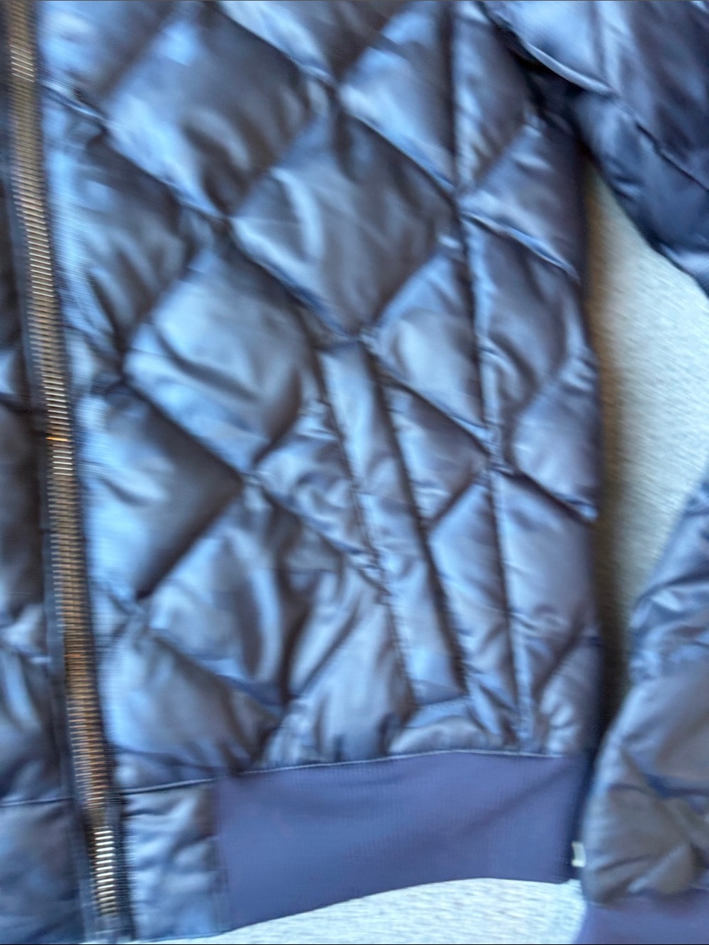 ALO Yoga Diamond-Quilted Navy Camo Bomber Jacket - Picture 4 of 8